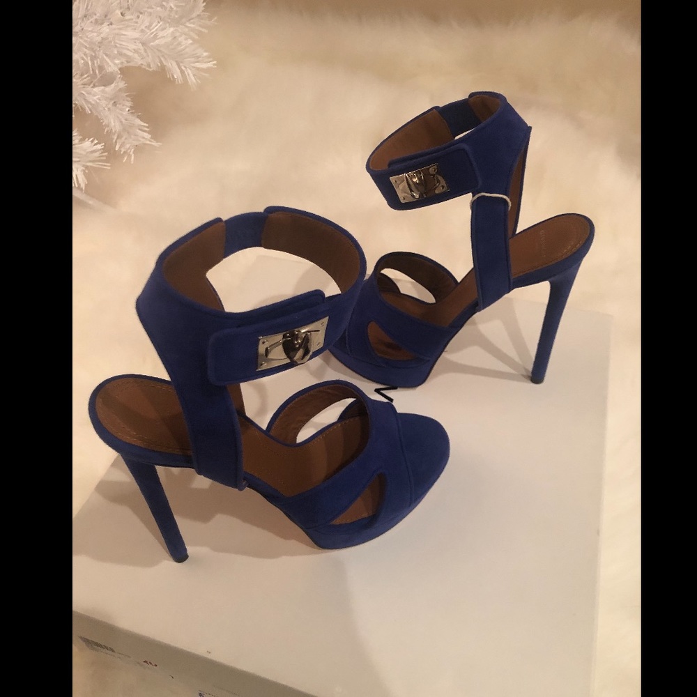 Authentic BNIB givenchy shark sandal
